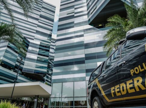 anderson-torres-e-ramagem-sao-demitidos-da-pf-apos-condenacao