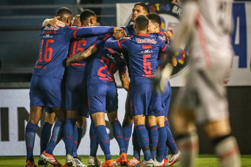 bragantino-goleia-e-empurra-vitoria-para-a-zona-de-rebaixamento