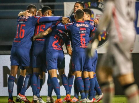 bragantino-goleia-e-empurra-vitoria-para-a-zona-de-rebaixamento