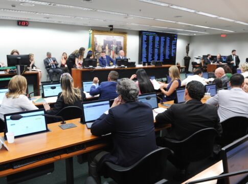 camara-aprova-pl-que-limita-decisoes-monocraticas-de-ministros-do-stf