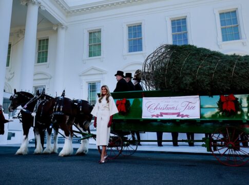 melania-trump-apresenta-decoracao-de-natal-peculiar-da-casa-branca