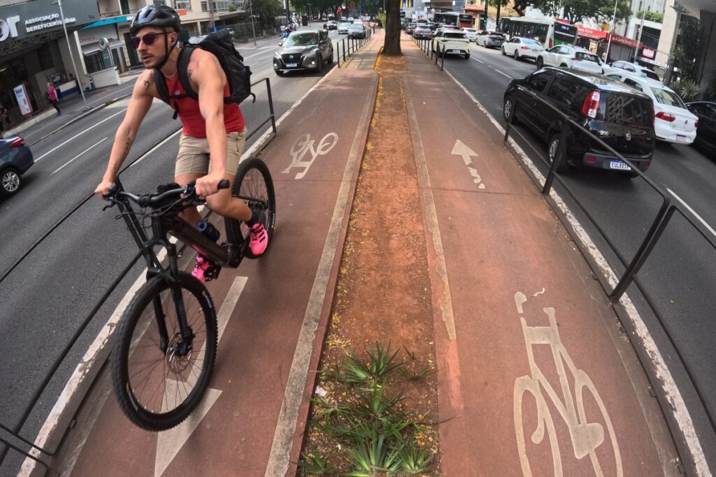 sao-paulo-lidera-em-extensao,-mas-ciclovias-sao-3,7%-da-malha-viaria