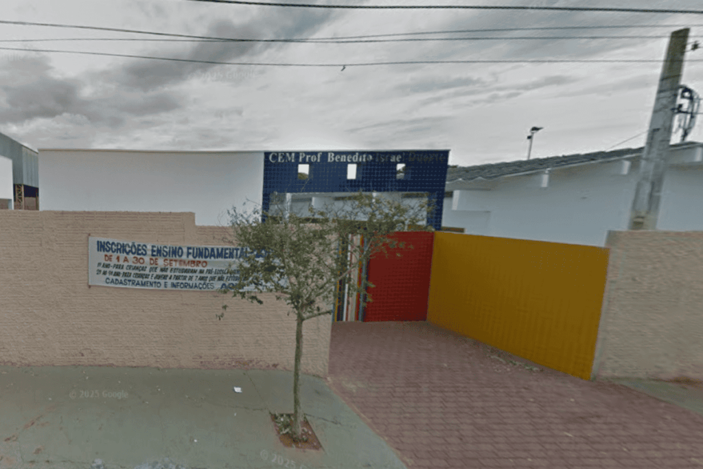 aluna-e-chamada-de-burra-e-pai-parte-para-cima-de-diretor-de-escola