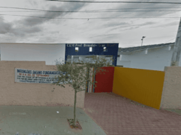 aluna-e-chamada-de-burra-e-pai-parte-para-cima-de-diretor-de-escola