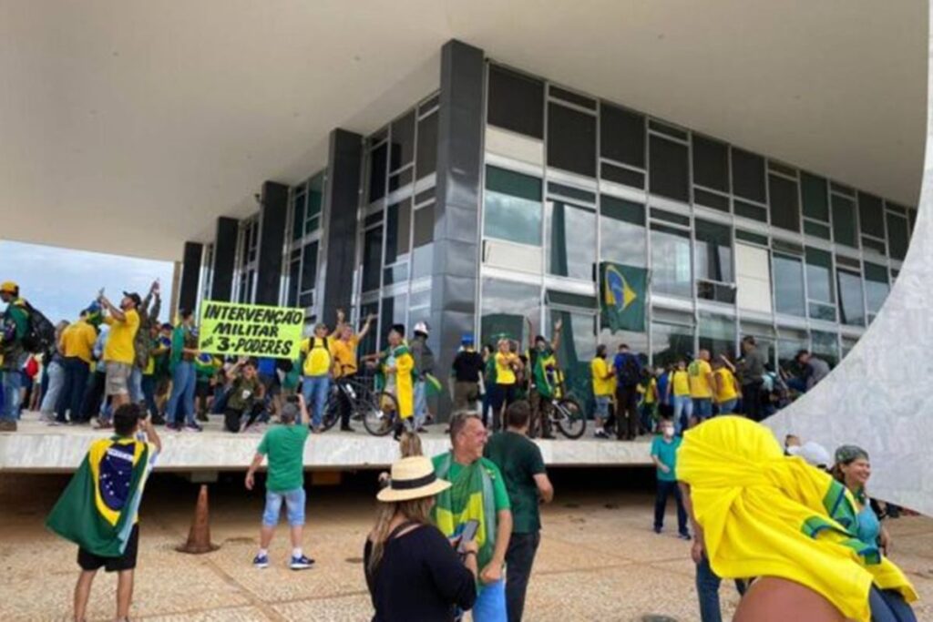 8/1:-zanin-vota,-e-stf-tem-maioria-para-condenar-5-dos-7-pms-do-df