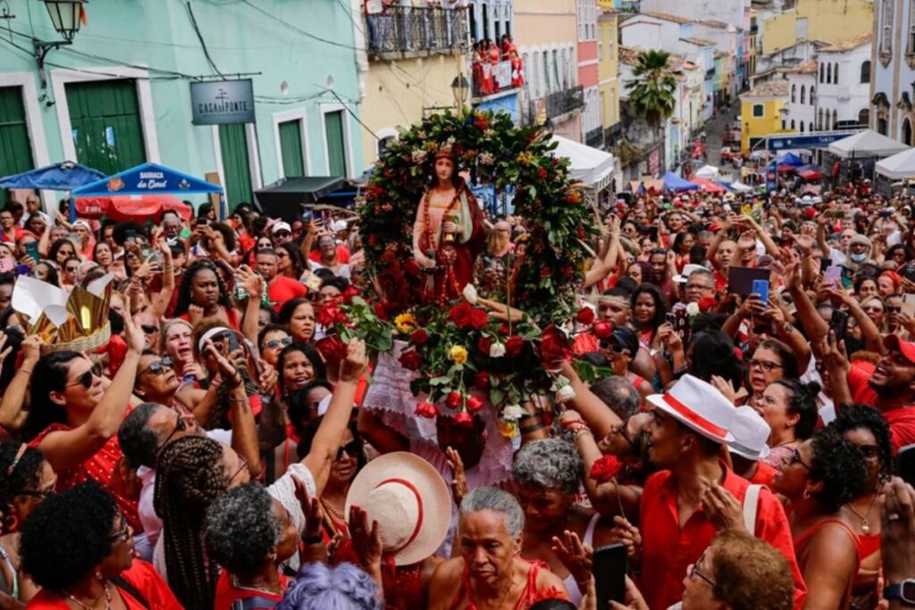 quinta-(4/12)-e-dia-de-santa-barbara,-que-morreu-decapitada-pelo-pai