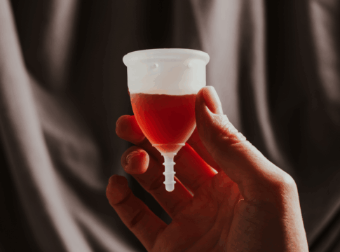 sangue-menstrual-e-nova-tendencia-de-skin-care;-entenda-e-saiba-riscos