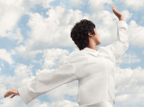 pantone-anuncia-cor-do-ano-para-2026:-“promessa-de-clareza”