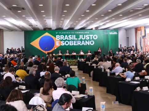 conselhao-entrega-a-lula-propostas-de-metas-de-desenvolvimento-do-pais