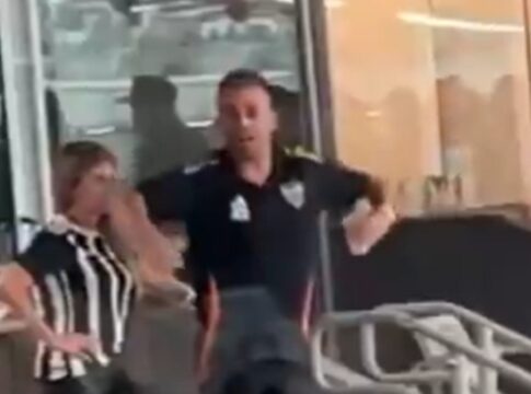 torcedor-do-atletico-mg-faz-gestos-racistas-contra-palmeirenses