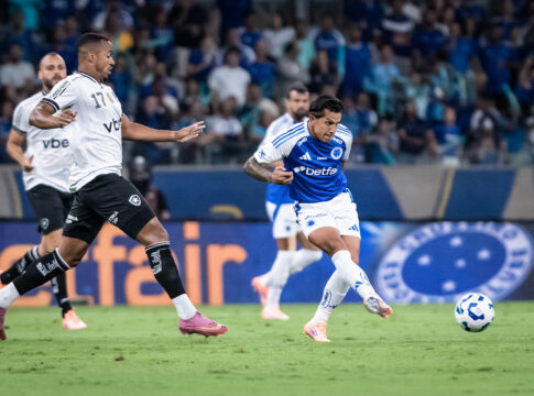 botafogo-marca-no-fim-e-arranca-empate-com-o-cruzeiro-pelo-brasileirao