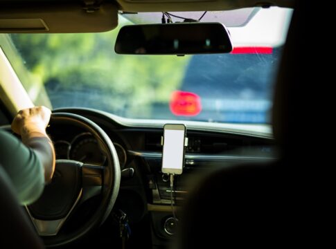 motoristas-de-app-devem-instalar-adesivo-de-seguranca-ate-o-dia-17