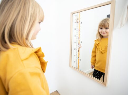 xo,-mau-humor:-decreto-de-prefeito-frances-“obriga”-moradores-a-sorrir