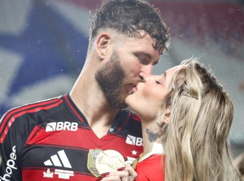 voltaram?-leo-pereira-da-beijao-e-se-declara-para-karoline-lima