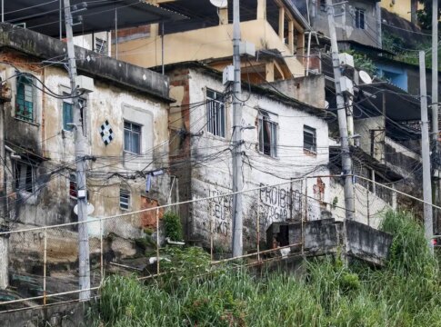 quase-20%-da-populacao-de-favelas-vivem-em-vias-onde-nao-passam-carros