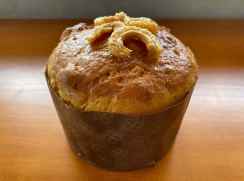 panetone-salgado-de-torresmo:-receita-surpreendera-convidados-no-natal