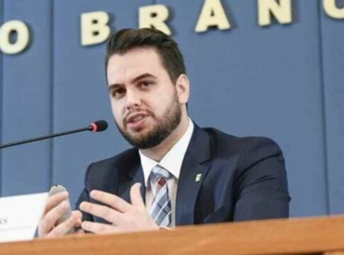 stf-autoriza-filipe-martins-a-acompanhar-julgamento-presencialmente