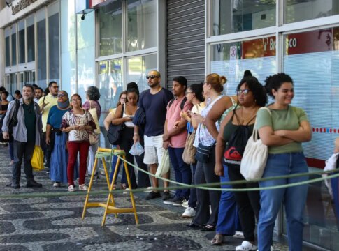 mais-de-42-mil-fazem-provas-discursivas-do-cnu-2025-neste-domingo