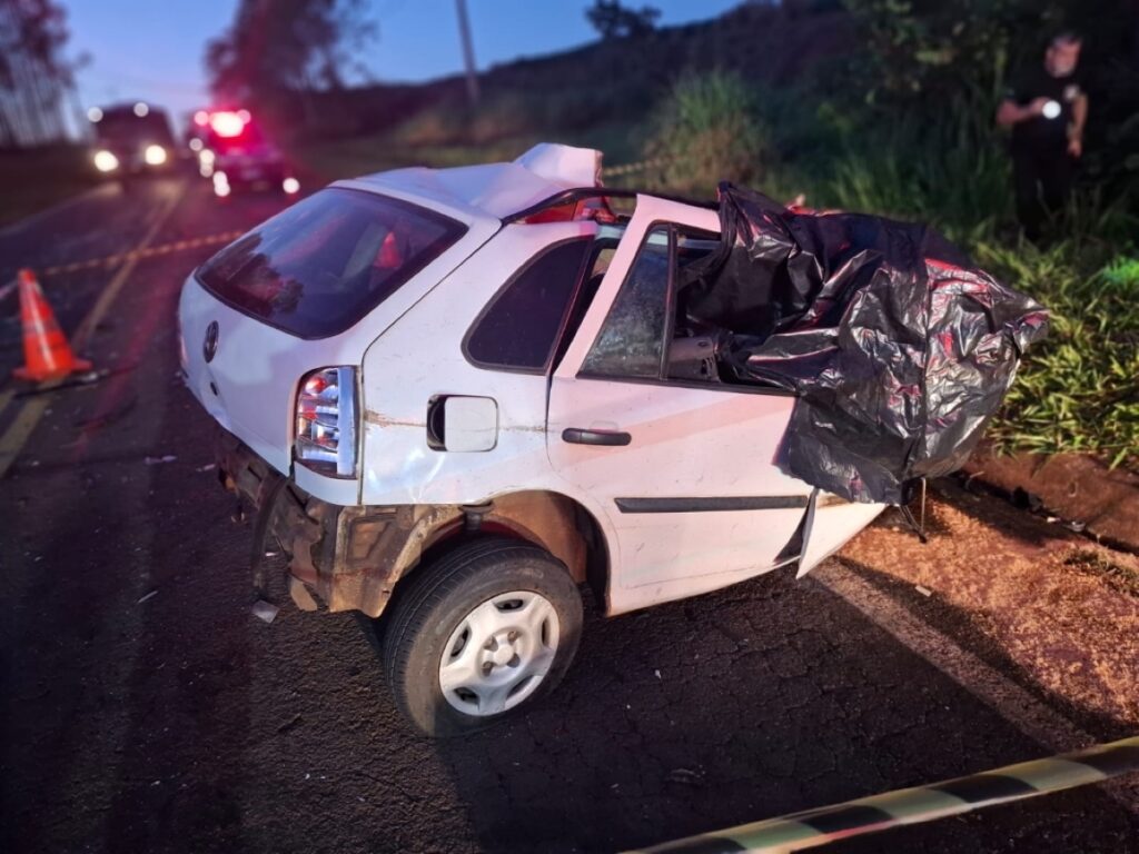 seis-pessoas-morrem-em-colisao-entre-carro-e-onibus-na-pr-490