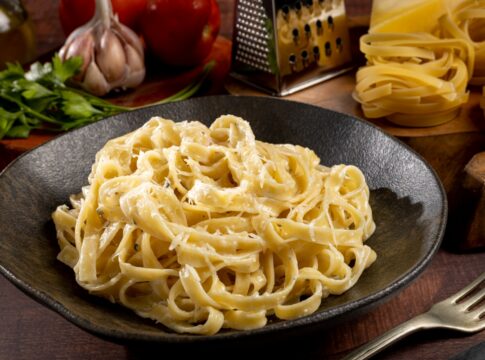 aprenda-a-fazer-macarrao-alfredo-com-brocolis-super-cremoso