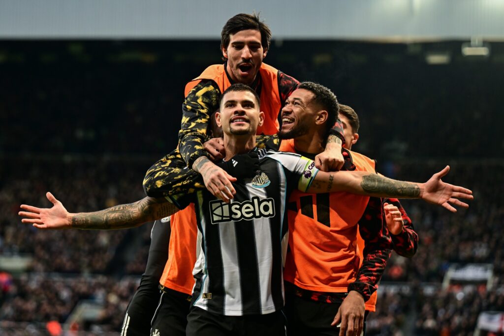 bruno-guimaraes-faz-golaco-olimpico-em-vitoria-do-newcastle