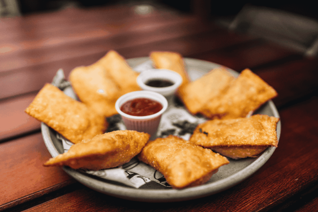 entrada-perfeita:-cestinha-de-pastel-crocante-com-tres-queijos