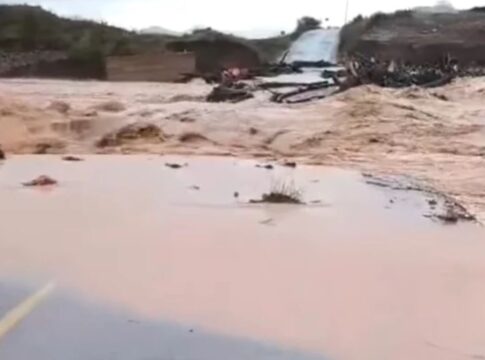 rio-transborda-apos-tempestade-e-forca-retirada-de-moradores-na-grecia