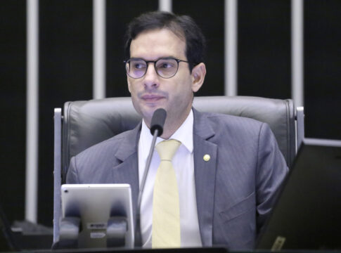 relator-apresenta-substitutivo-de-projeto-que-acaba-com-a-escala-6×1