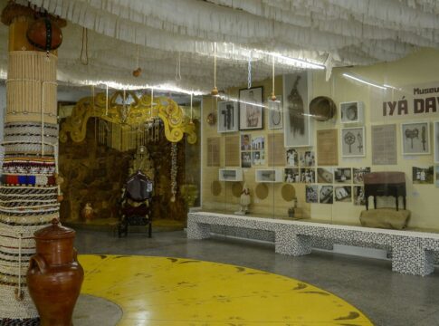 racismo-religioso:-76%-dos-terreiros-no-brasil-sofreram-violencias