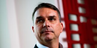 flavio-bolsonaro-parabeniza-carlos-pelo-aniversario:-“missao”.-video