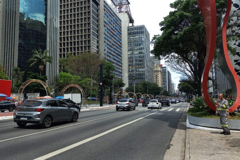 em-dia-de-atos-e-aniversario,-avenida-paulista-nao-fecha-para-carros