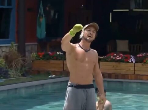 a-fazenda-17:-peao-encontra-camisinha-usada-na-cozinha-e-gera-confusao