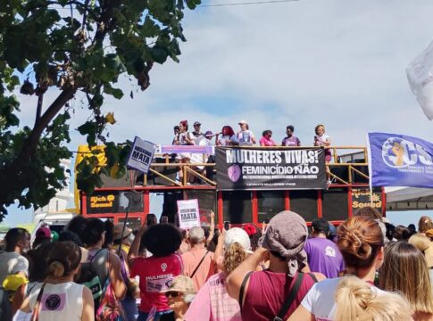 mulheres-protestam-no-rio-e-pedem-maior-presenca-do-estado