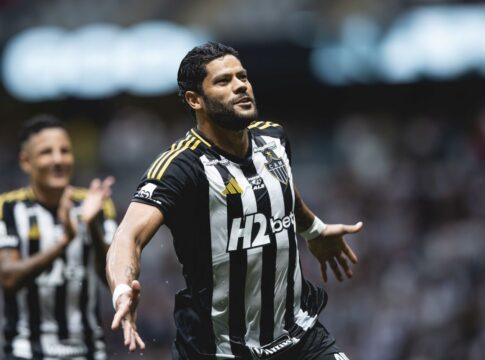 em-casa,-atletico-mg-atropela-vasco-e-conquista-vaga-na-sul-americana