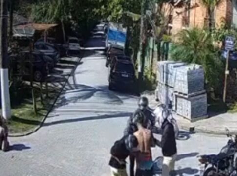 assalto-a-luz-do-dia:-quadrilha-rouba-joias-de-homem-no-litoral-de-sp