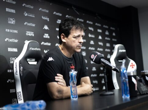 diniz-lamenta-derrota-do-vasco-por-5-x-0:-“a-maior-da-minha-carreira”