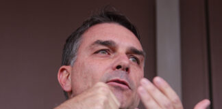 “preco-e-justica”,-diz-flavio-bolsonaro-sobre-candidatura-ao-planalto