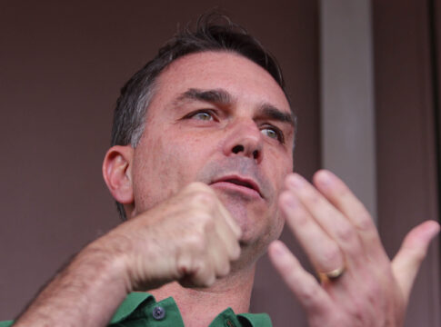 “preco-e-justica”,-diz-flavio-bolsonaro-sobre-candidatura-ao-planalto