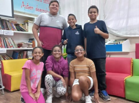 com-celular-proibido,-alunos-trocam-chatgpt-por-perguntas-ao-professor