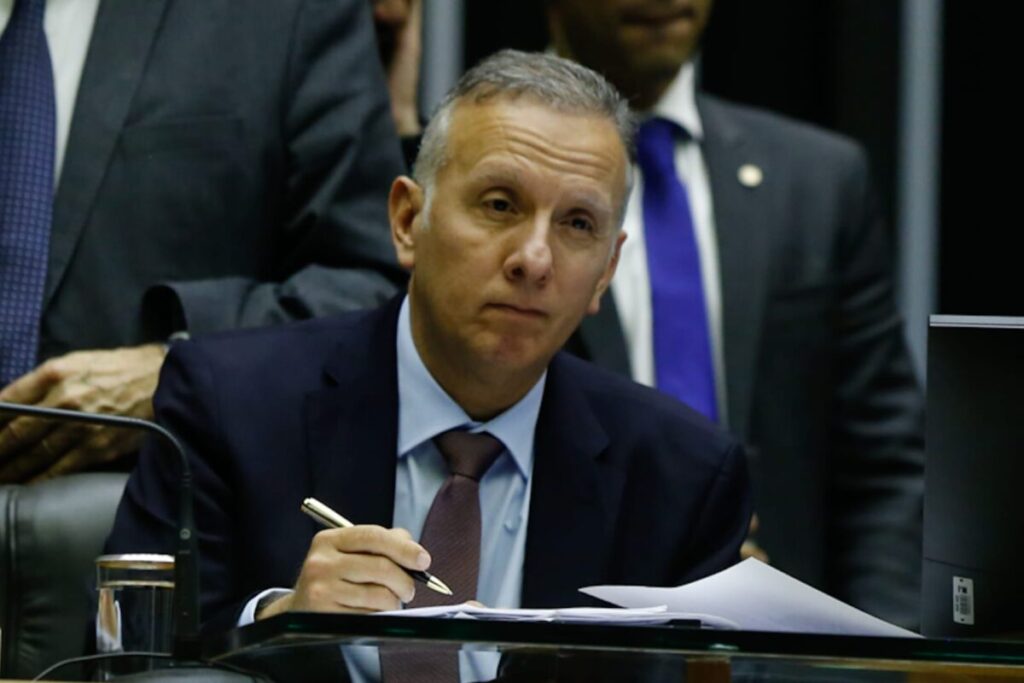 funcionaria-fantasma:-cobrado,-aguinaldo-ribeiro-ignorou-camara-4-vezes