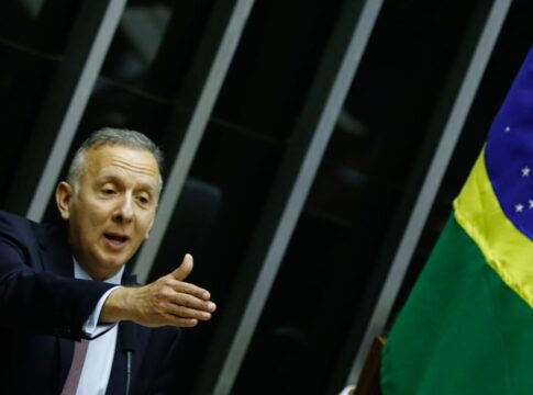 quem-e-aguinaldo-ribeiro,-deputado-que-empregou-funcionaria-fantasma