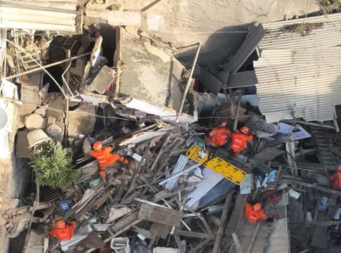 rio:-parte-de-sobrado-no-catete-desaba-e-deixa-ao-menos-16-feridos