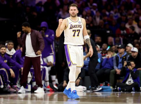 lakers-vencem-76ers-com-brilho-de-doncic.-veja-os-resultados-da-nba