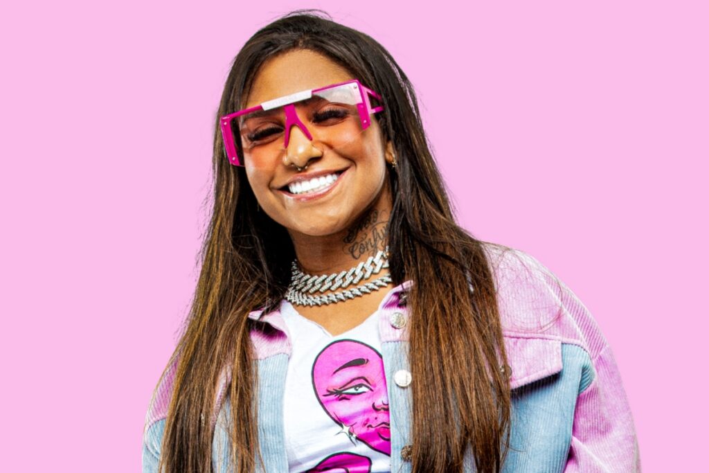 mc-danny-e-processada-em-r$-90-mil-apos-barraco-na-web-e-briga-por-hit