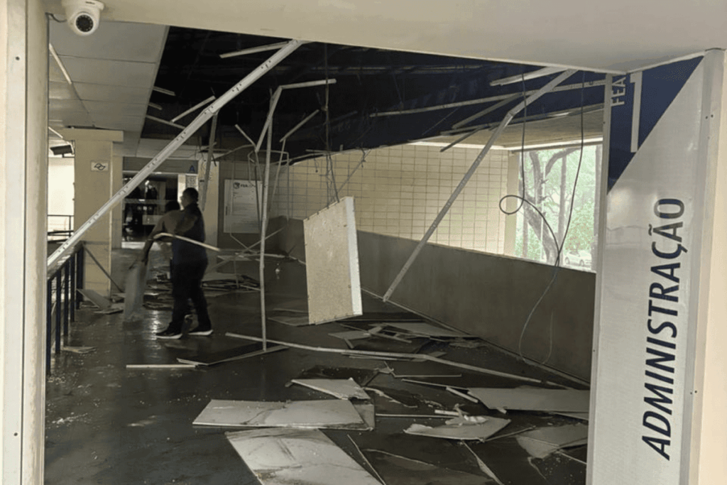 tetos-de-faculdades-da-usp-desabam-durante-tempestade-em-sp