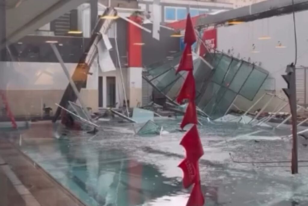 teto-de-academia-desaba-apos-tempestade-e-deixa-2-feridos-na-grande-sp