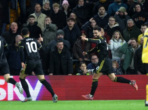 premier-league:-united-vence-wolves-e-alcanca-tres-jogos-sem-perder