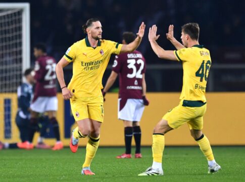 campeonato-italiano:-milan-vira-contra-o-torino-e-assume-a-lideranca
