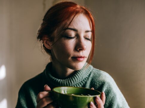 8-motivos-para-incluir-o-anti-inflamatorio-cha-verde-na-rotina