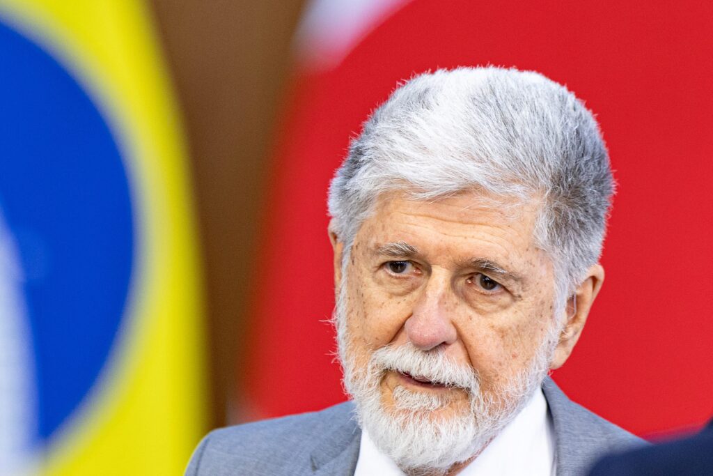 brasil-nao-vai-pressionar-maduro-por-renuncia,-diz-celso-amorim